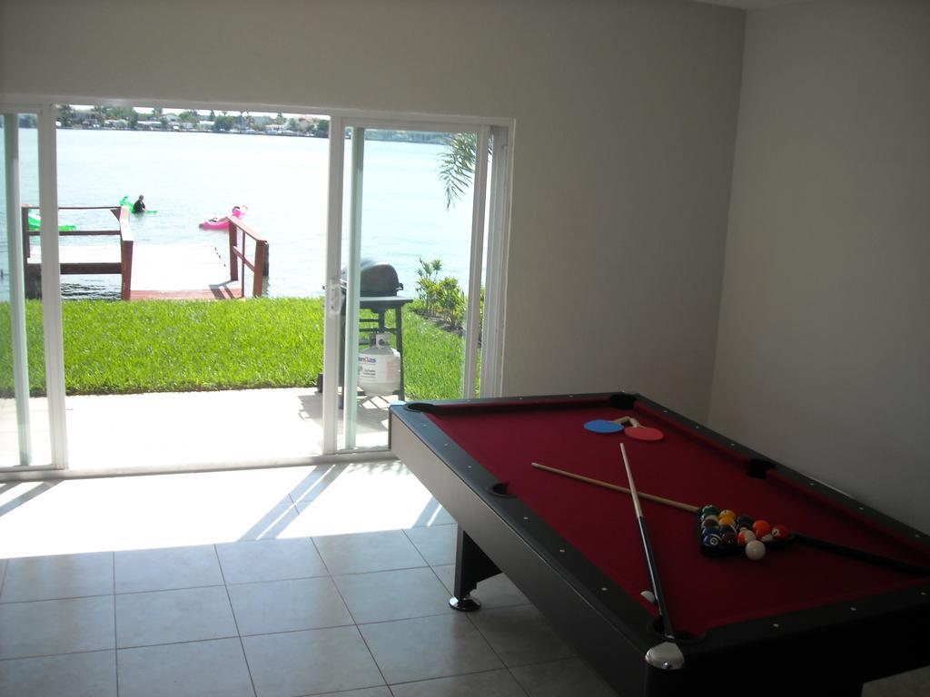 Mediterranean Three Story Beach Townhouse 圣徒皮特海滩 外观 照片
