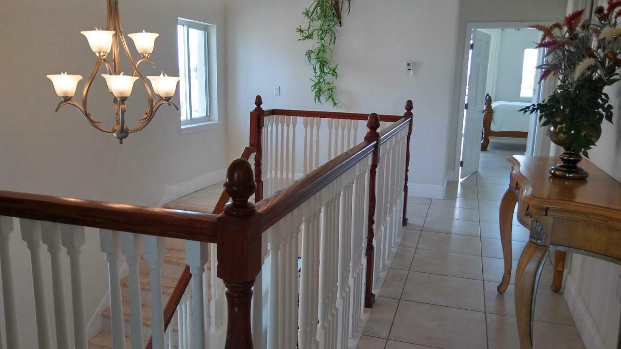 Mediterranean Three Story Beach Townhouse 圣徒皮特海滩 外观 照片
